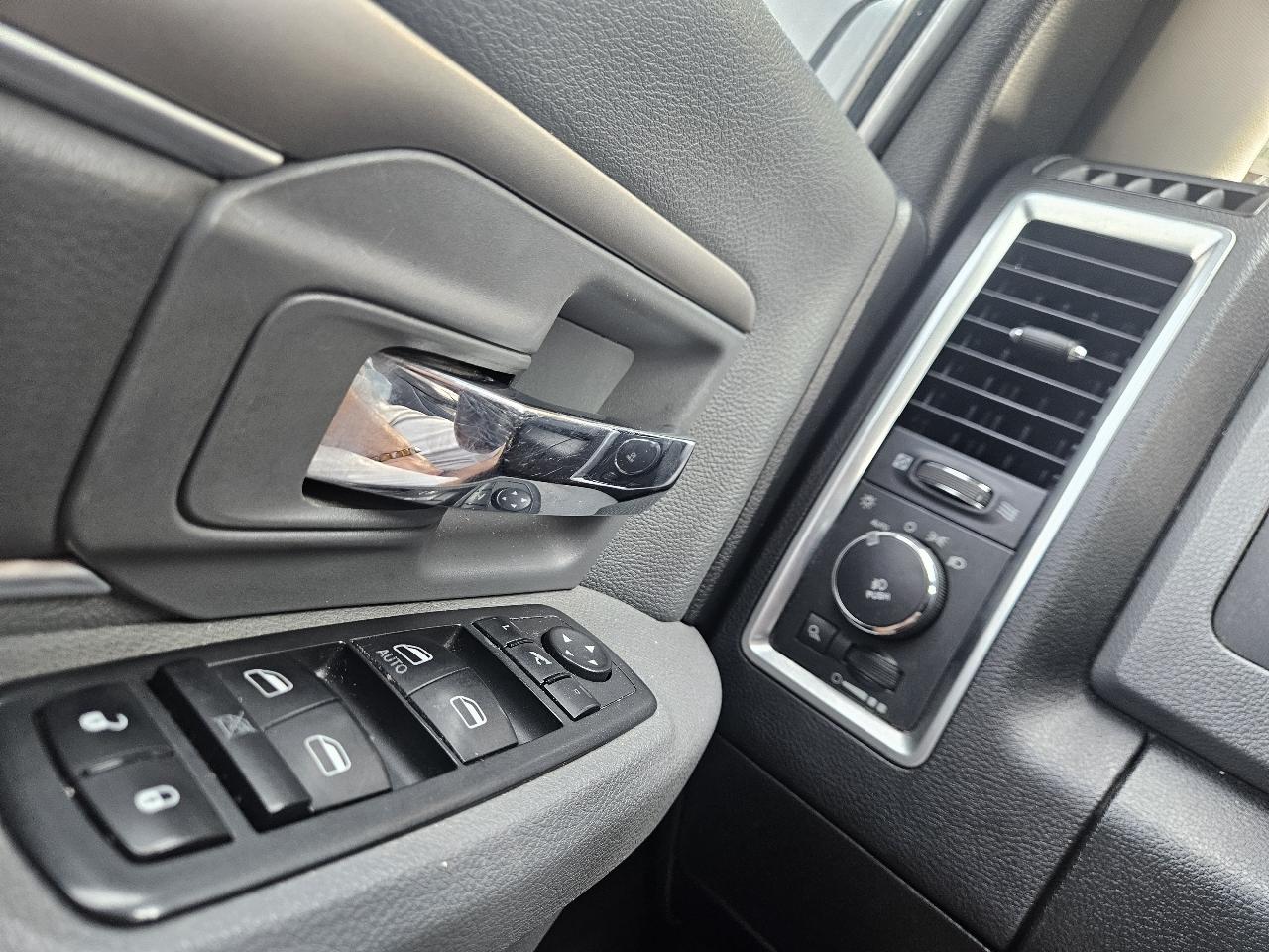 RAM 1500 2WD Crew Cab 140.5" Big Horn 2014