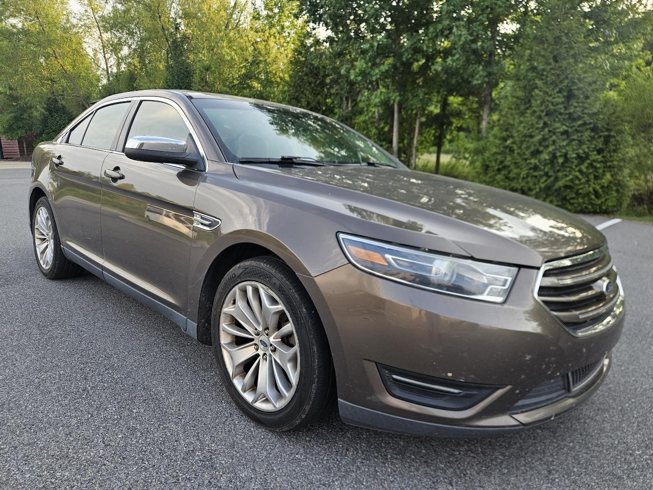 Ford Taurus 4dr Sdn Limited FWD 2015