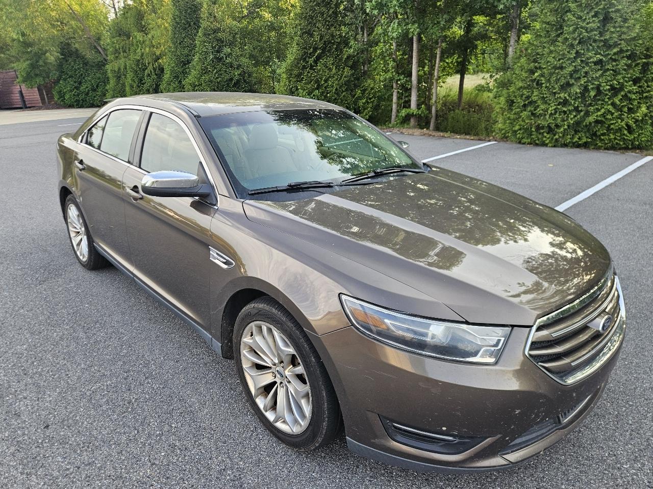 Ford Taurus 4dr Sdn Limited FWD 2015