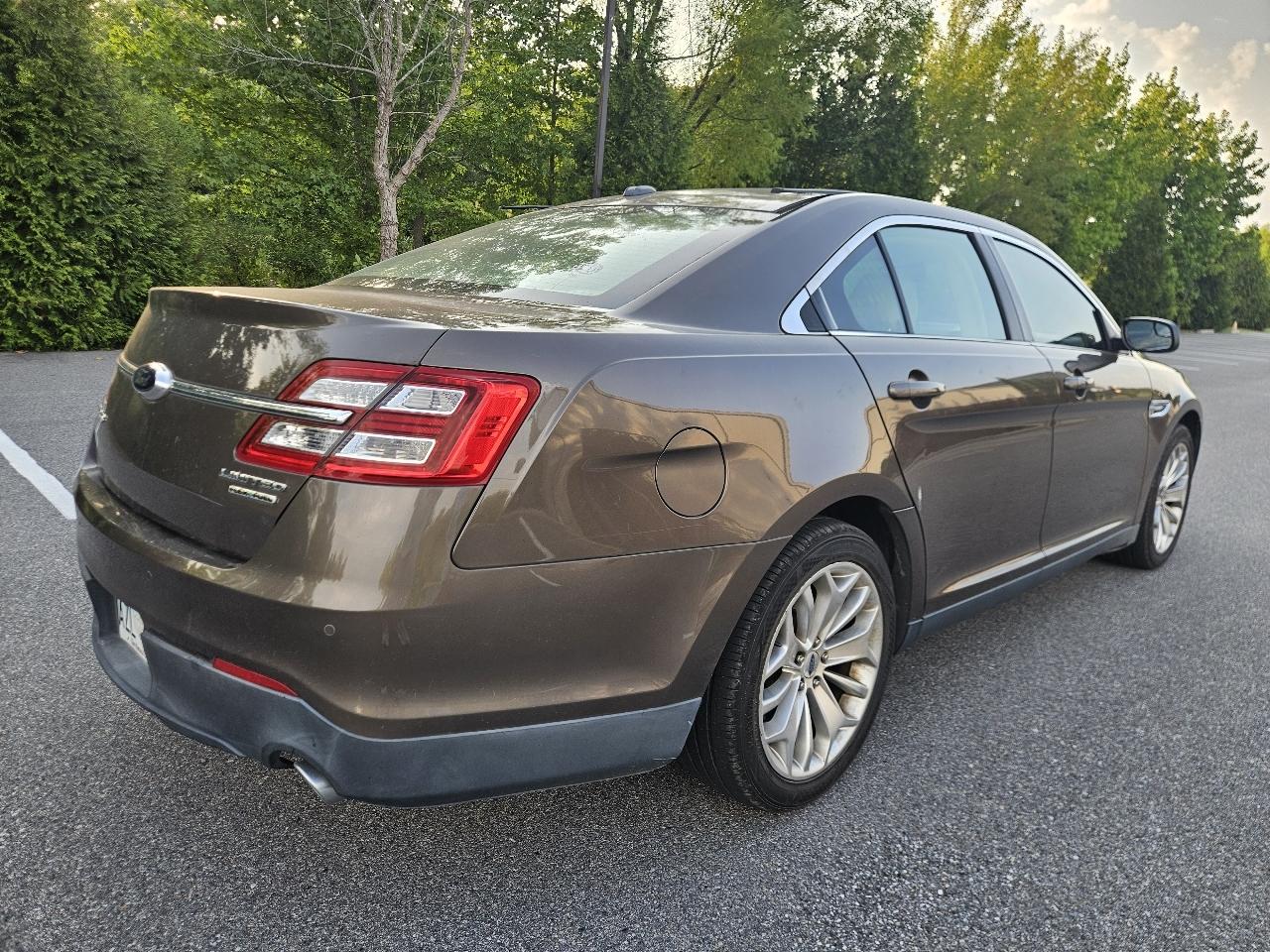 Ford Taurus 4dr Sdn Limited FWD 2015