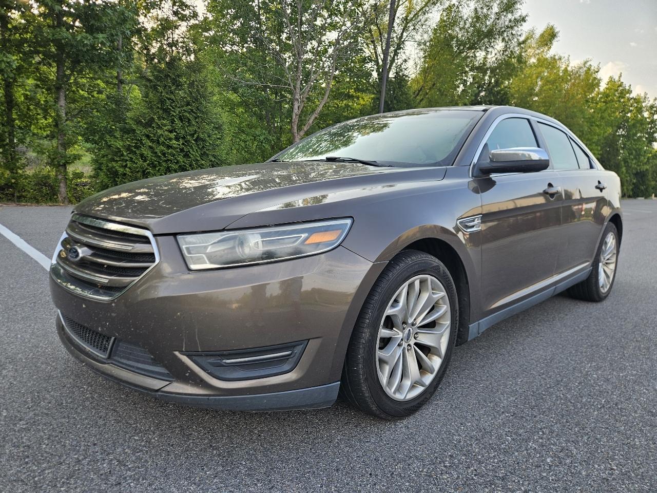 Ford Taurus 4dr Sdn Limited FWD 2015
