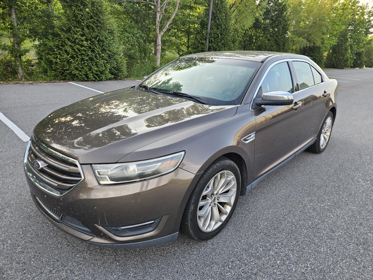 Ford Taurus 4dr Sdn Limited FWD 2015