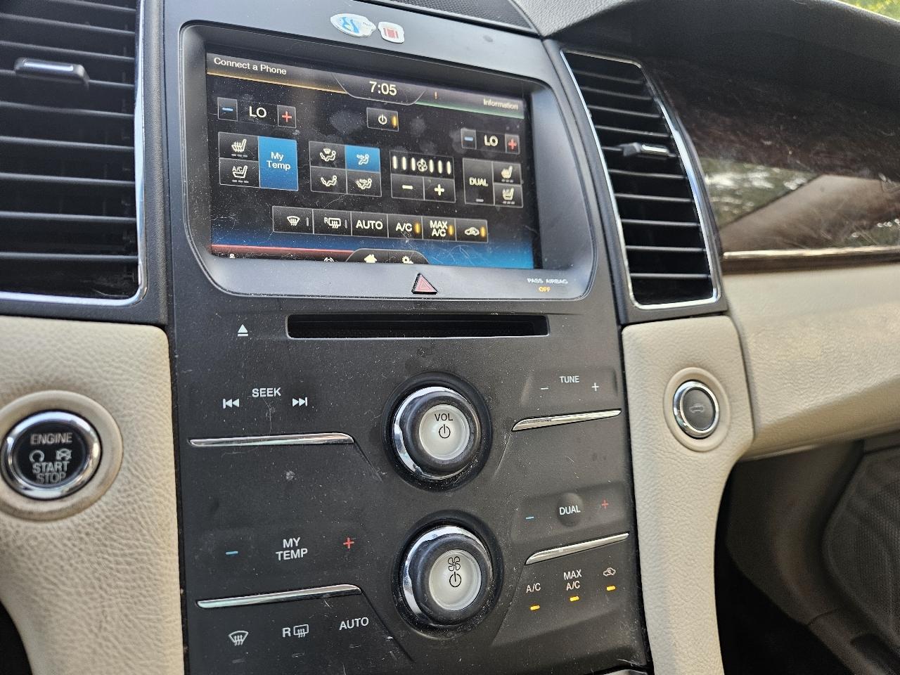 Ford Taurus 4dr Sdn Limited FWD 2015