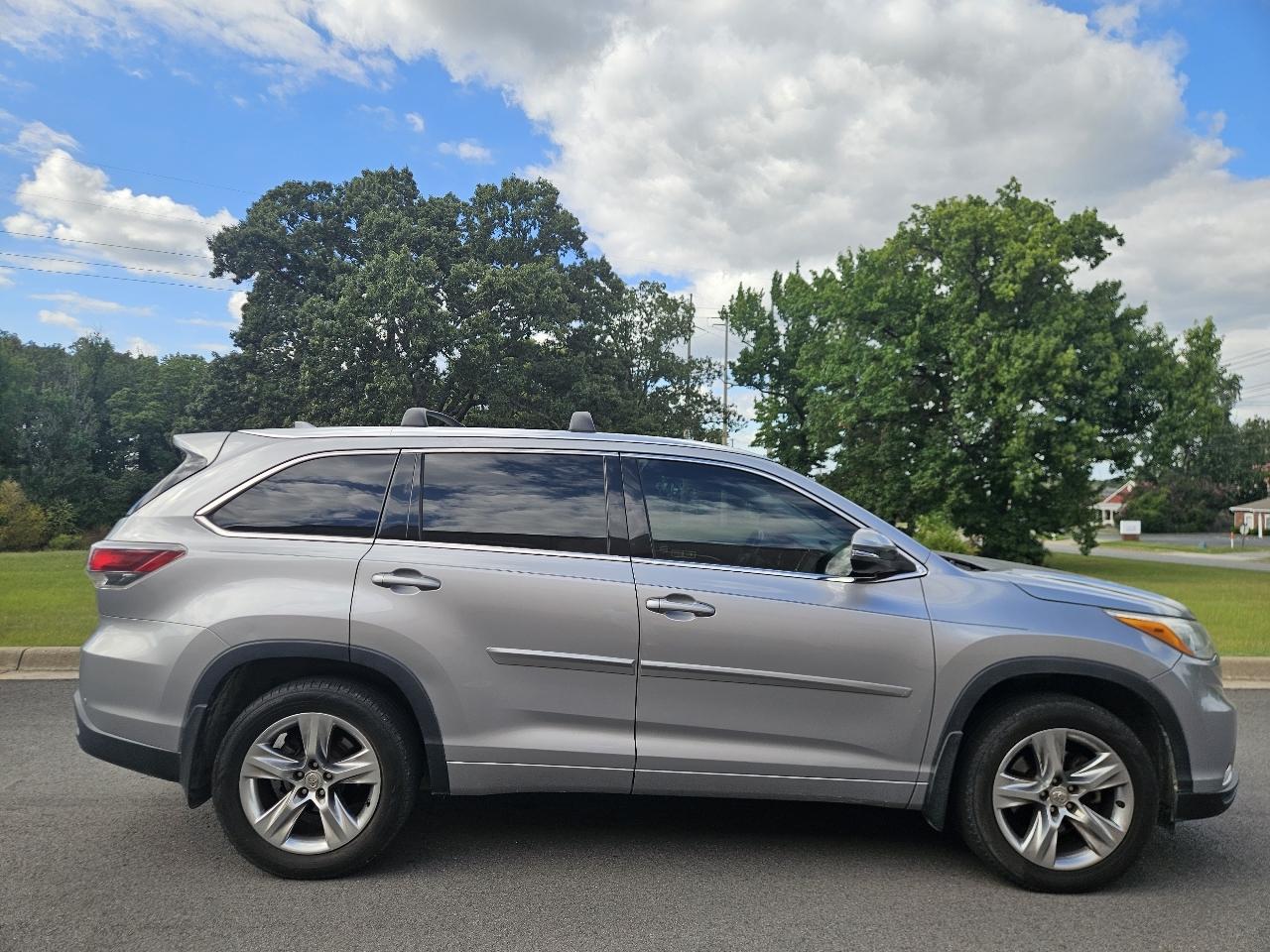 Toyota Highlander FWD 4dr V6 Limited (Natl) 2015