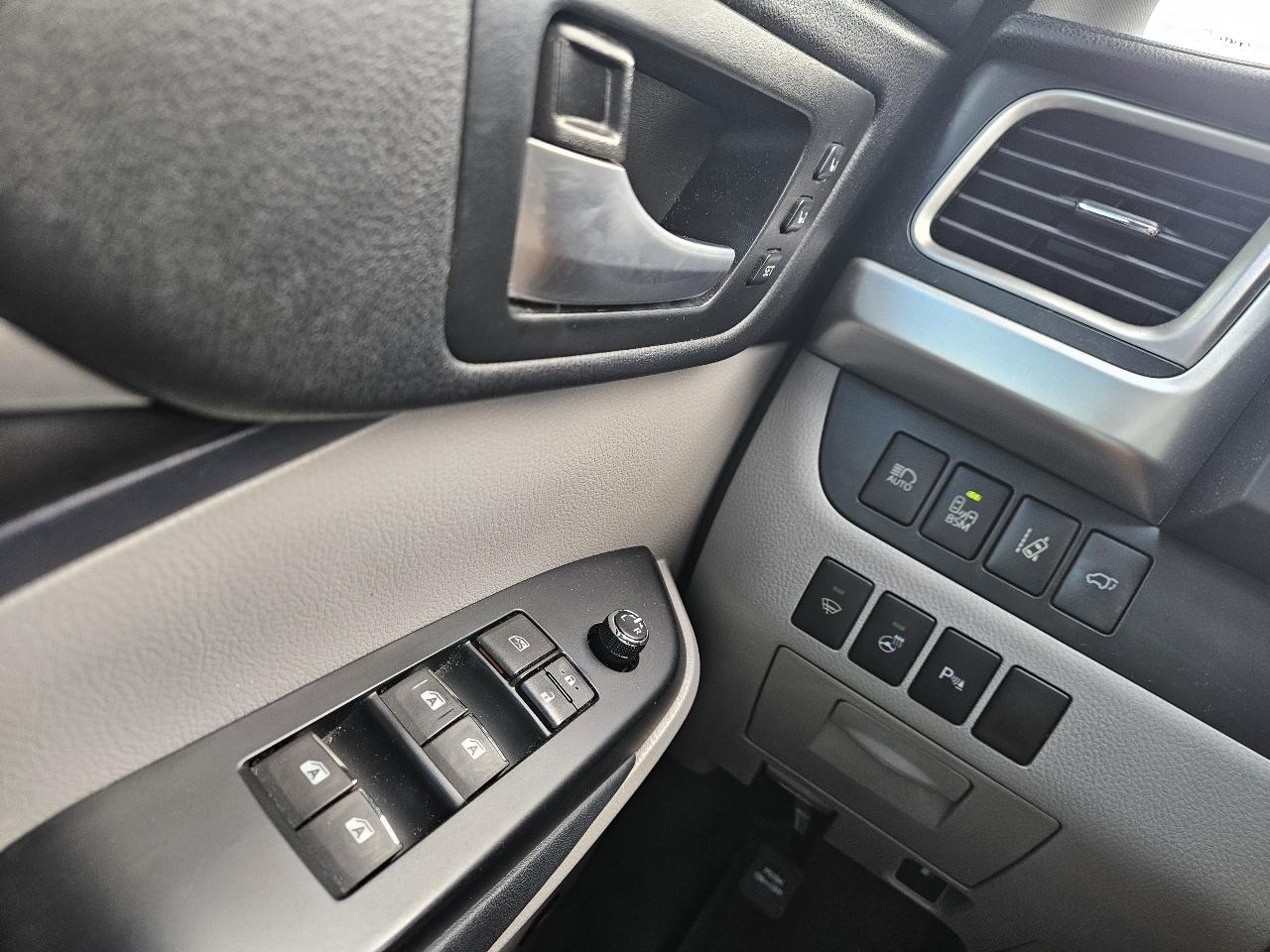 Toyota Highlander FWD 4dr V6 Limited (Natl) 2015