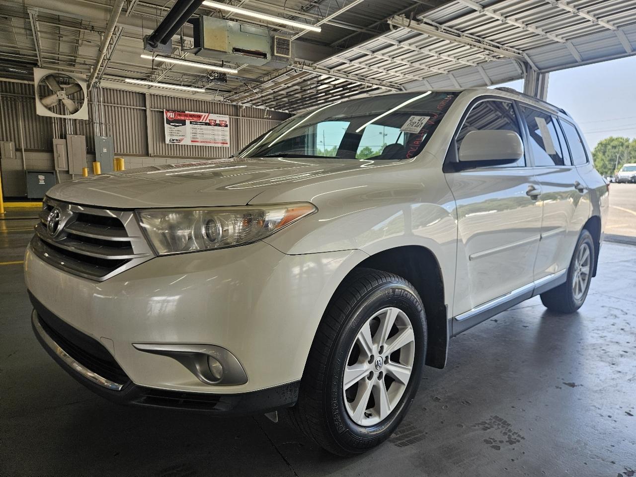 Toyota Highlander FWD 4dr V6 (Natl) 2013
