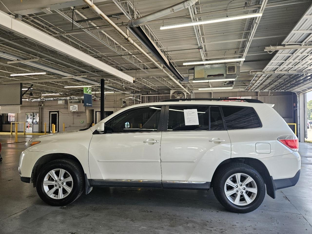 Toyota Highlander FWD 4dr V6 (Natl) 2013