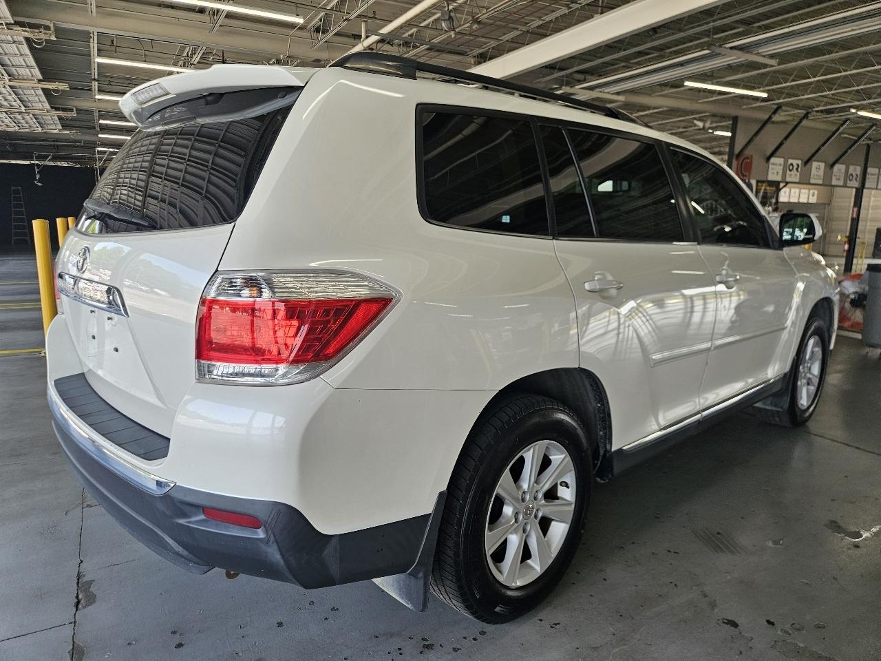 Toyota Highlander FWD 4dr V6 (Natl) 2013