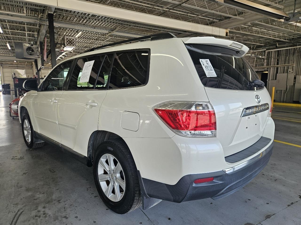 Toyota Highlander FWD 4dr V6 (Natl) 2013
