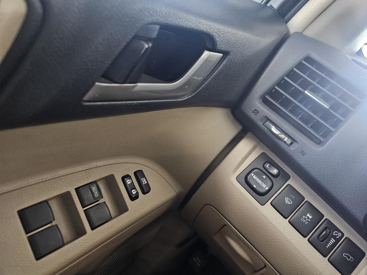 Toyota Highlander FWD 4dr V6 (Natl) 2013
