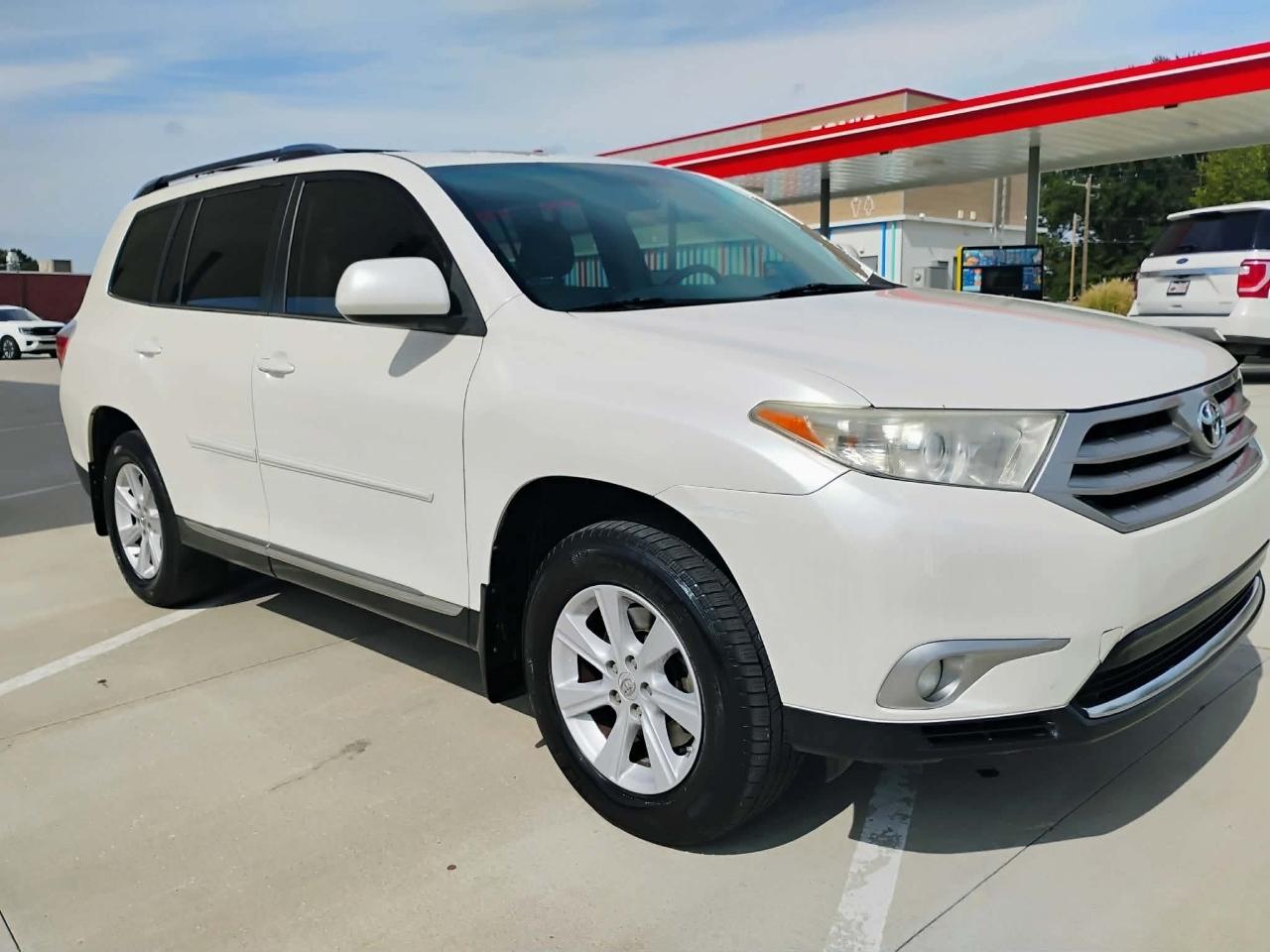 Toyota Highlander FWD 4dr V6 (Natl) 2013