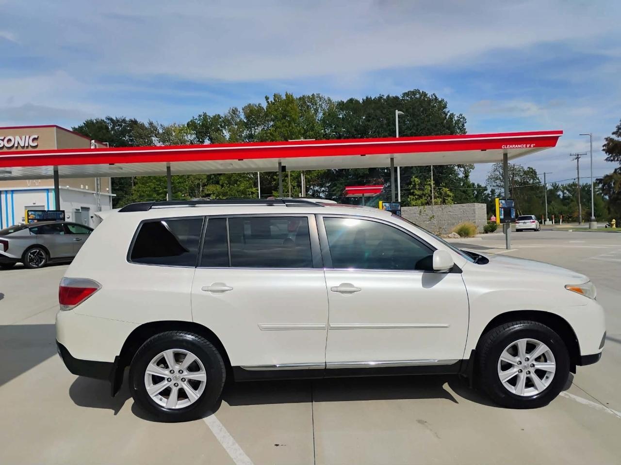 Toyota Highlander FWD 4dr V6 (Natl) 2013
