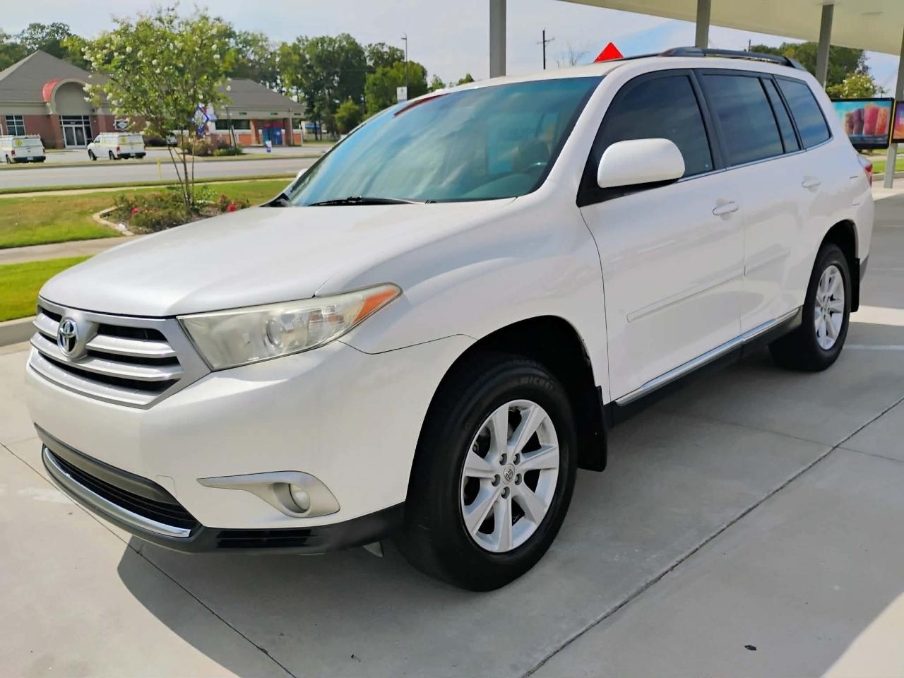 Toyota Highlander FWD 4dr V6 (Natl) 2013