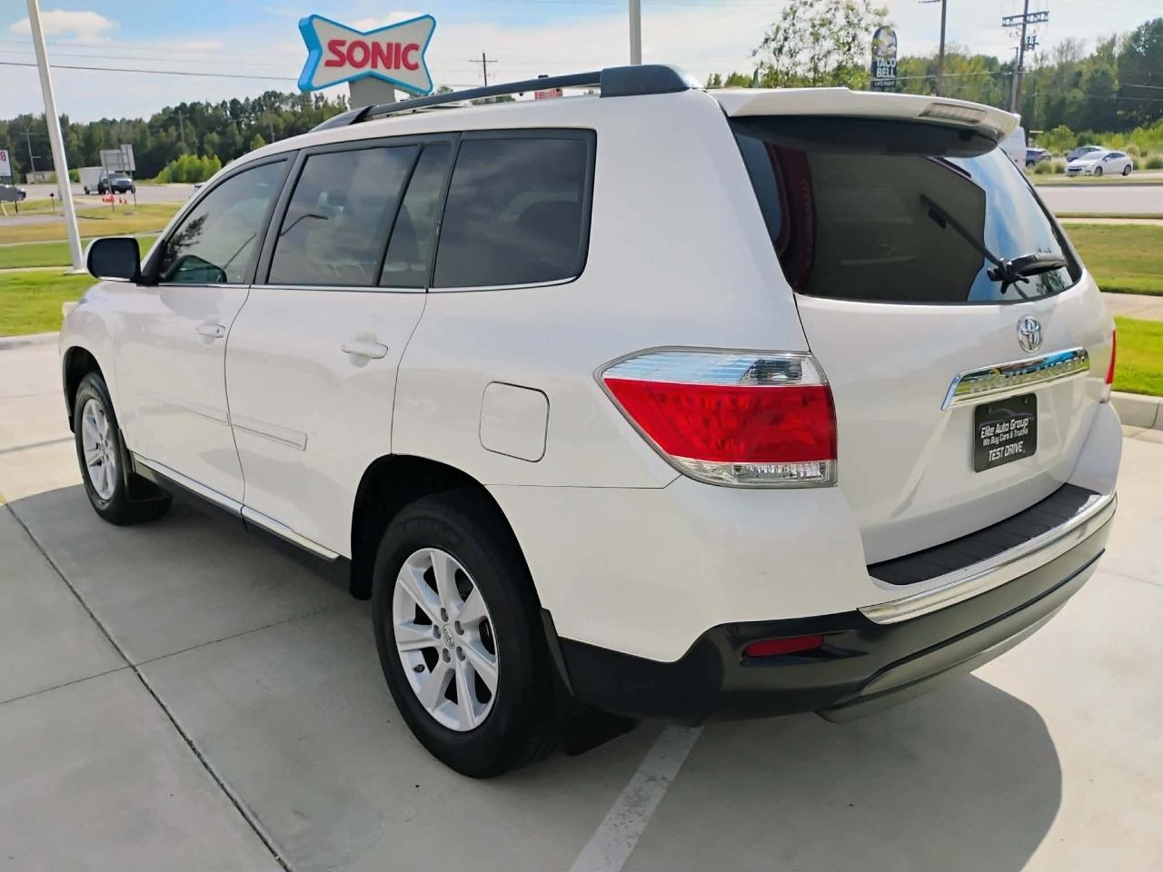 Toyota Highlander FWD 4dr V6 (Natl) 2013