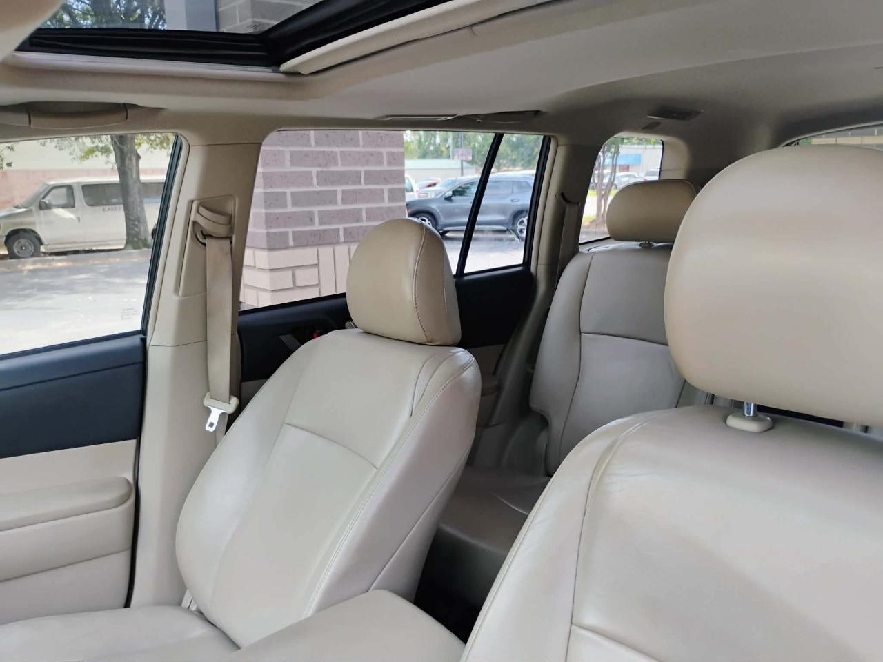 Toyota Highlander FWD 4dr V6 (Natl) 2013