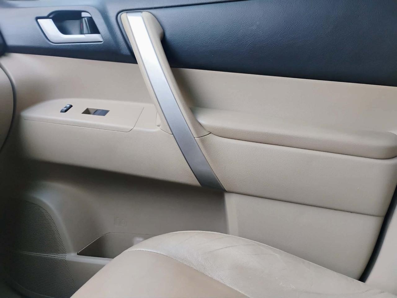 Toyota Highlander FWD 4dr V6 (Natl) 2013