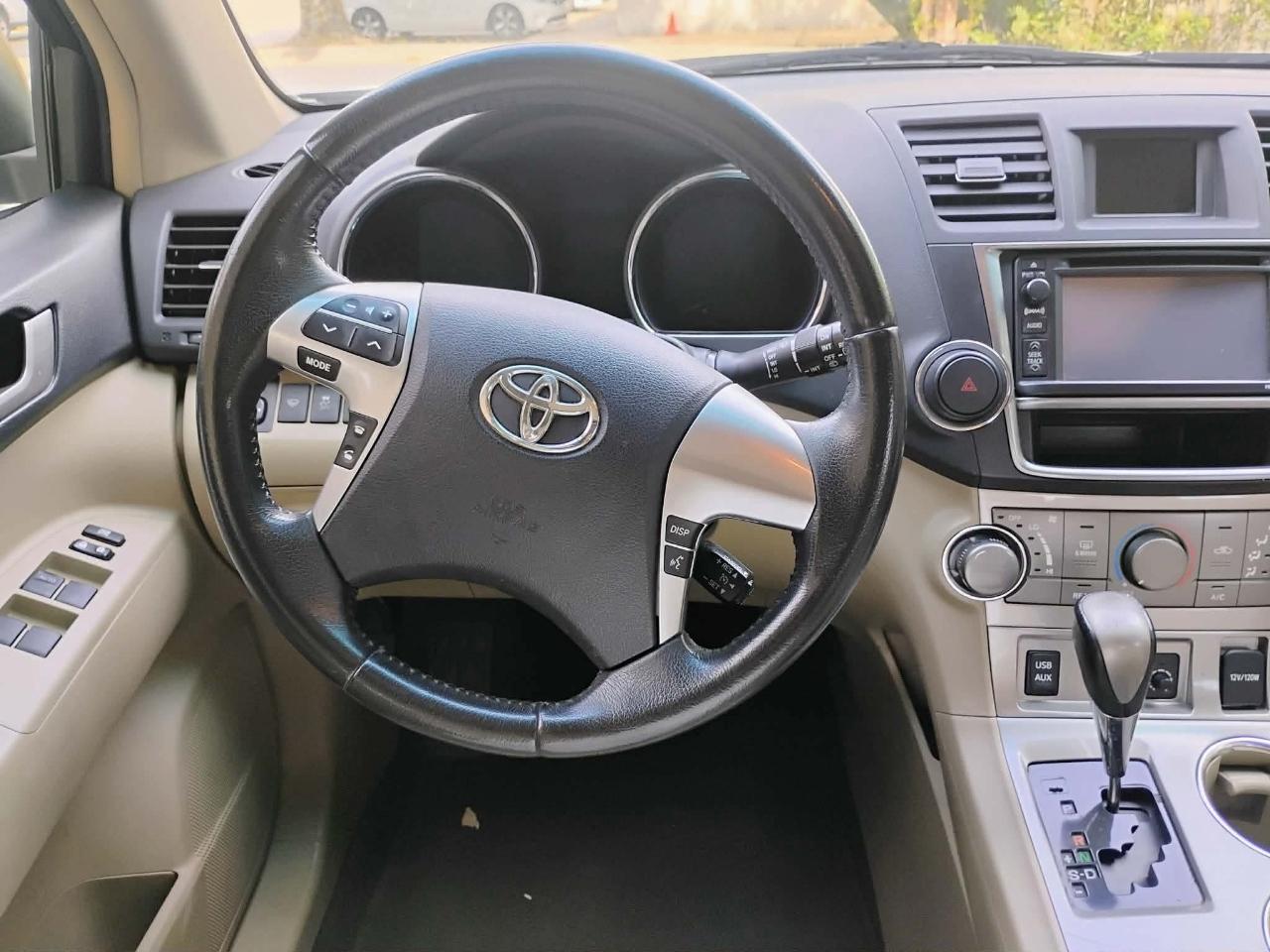 Toyota Highlander FWD 4dr V6 (Natl) 2013