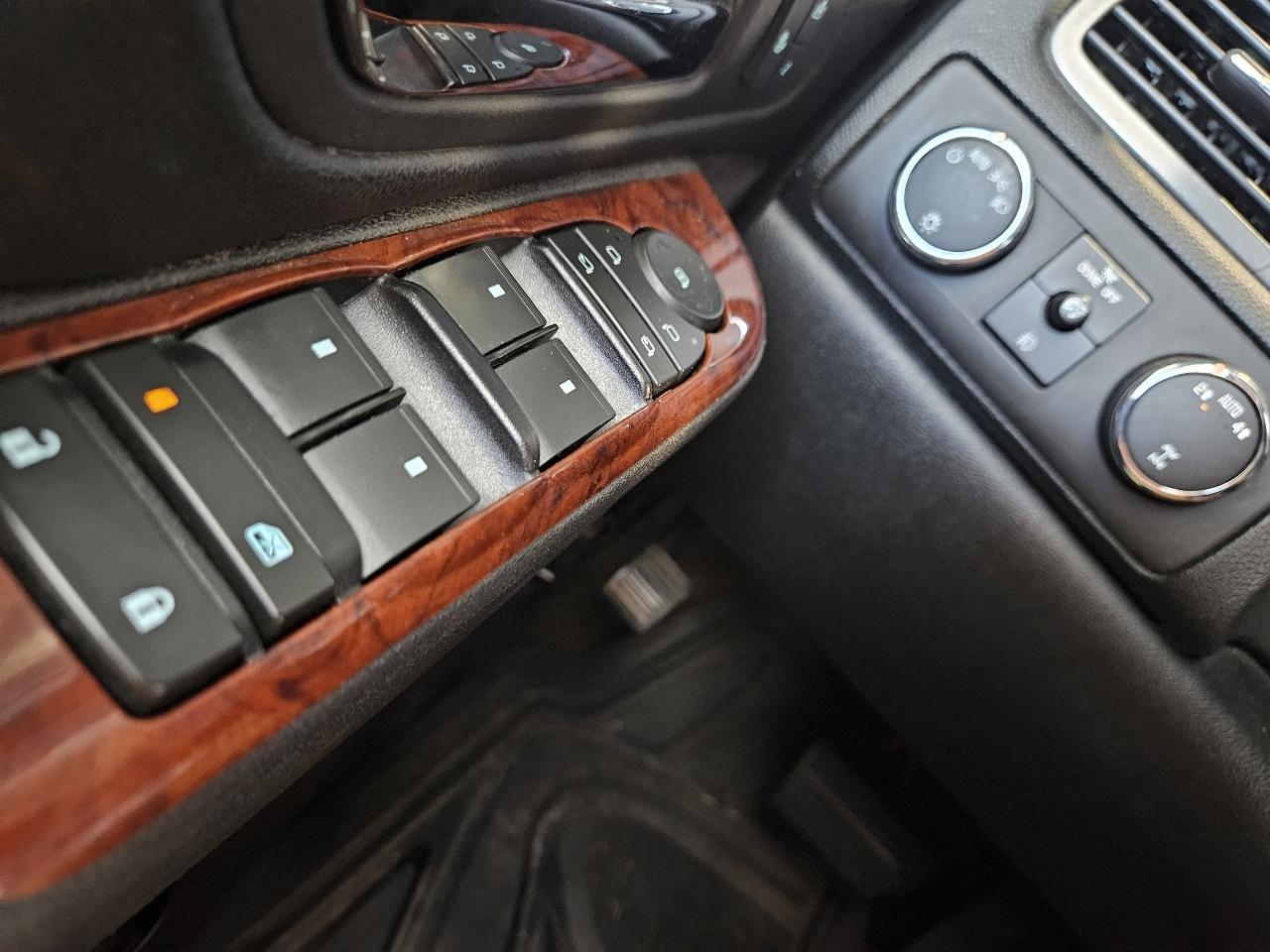 Chevrolet Tahoe 4WD 4dr 1500 LT 2011