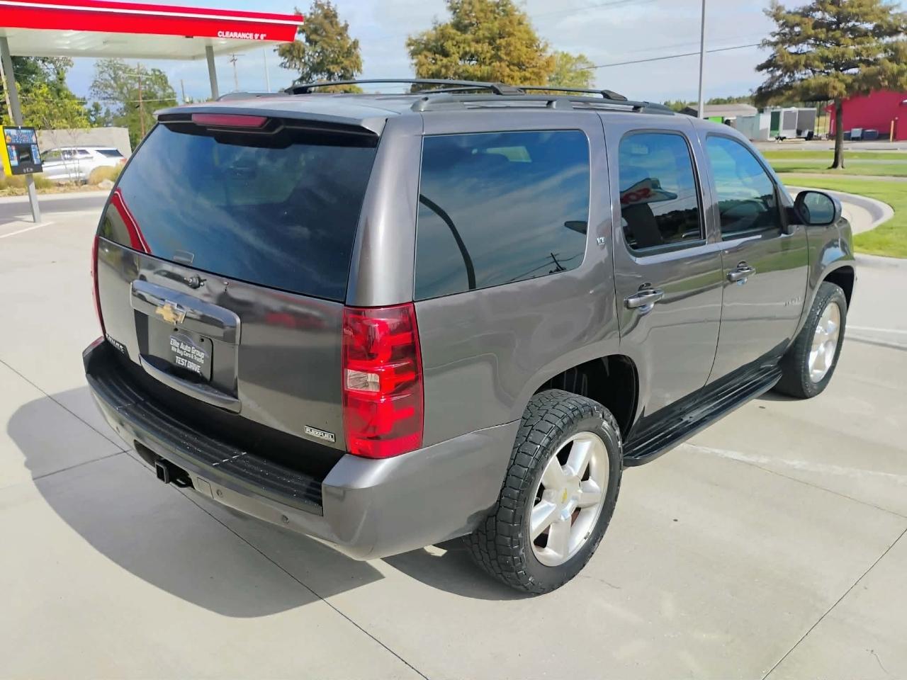 Chevrolet Tahoe 4WD 4dr 1500 LT 2011