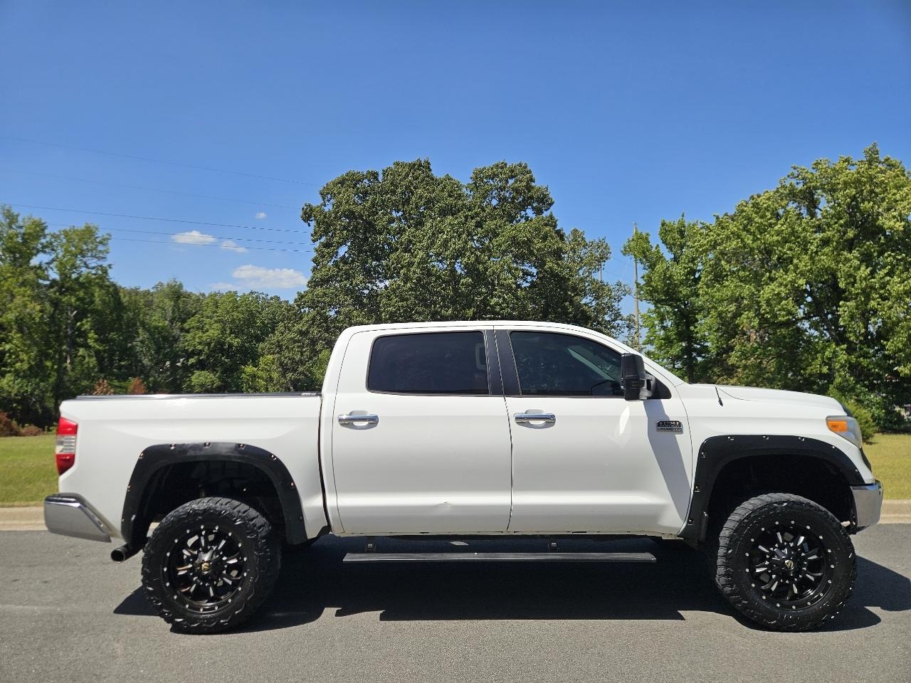 Toyota Tundra 4WD Truck CrewMax 5.7L FFV V8 6-Spd AT Platinum (Natl) 2015