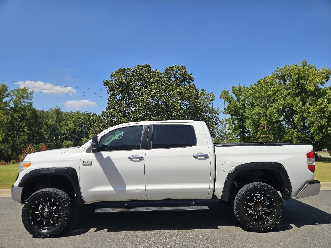 Toyota Tundra 4WD Truck CrewMax 5.7L FFV V8 6-Spd AT Platinum (Natl) 2015