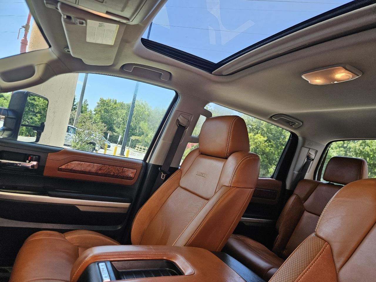 Toyota Tundra 4WD Truck CrewMax 5.7L FFV V8 6-Spd AT Platinum (Natl) 2015