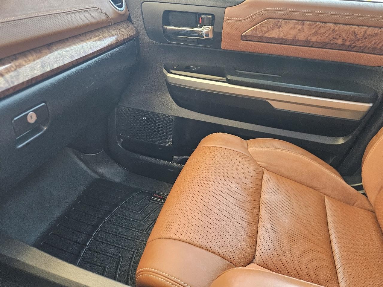 Toyota Tundra 4WD Truck CrewMax 5.7L FFV V8 6-Spd AT Platinum (Natl) 2015