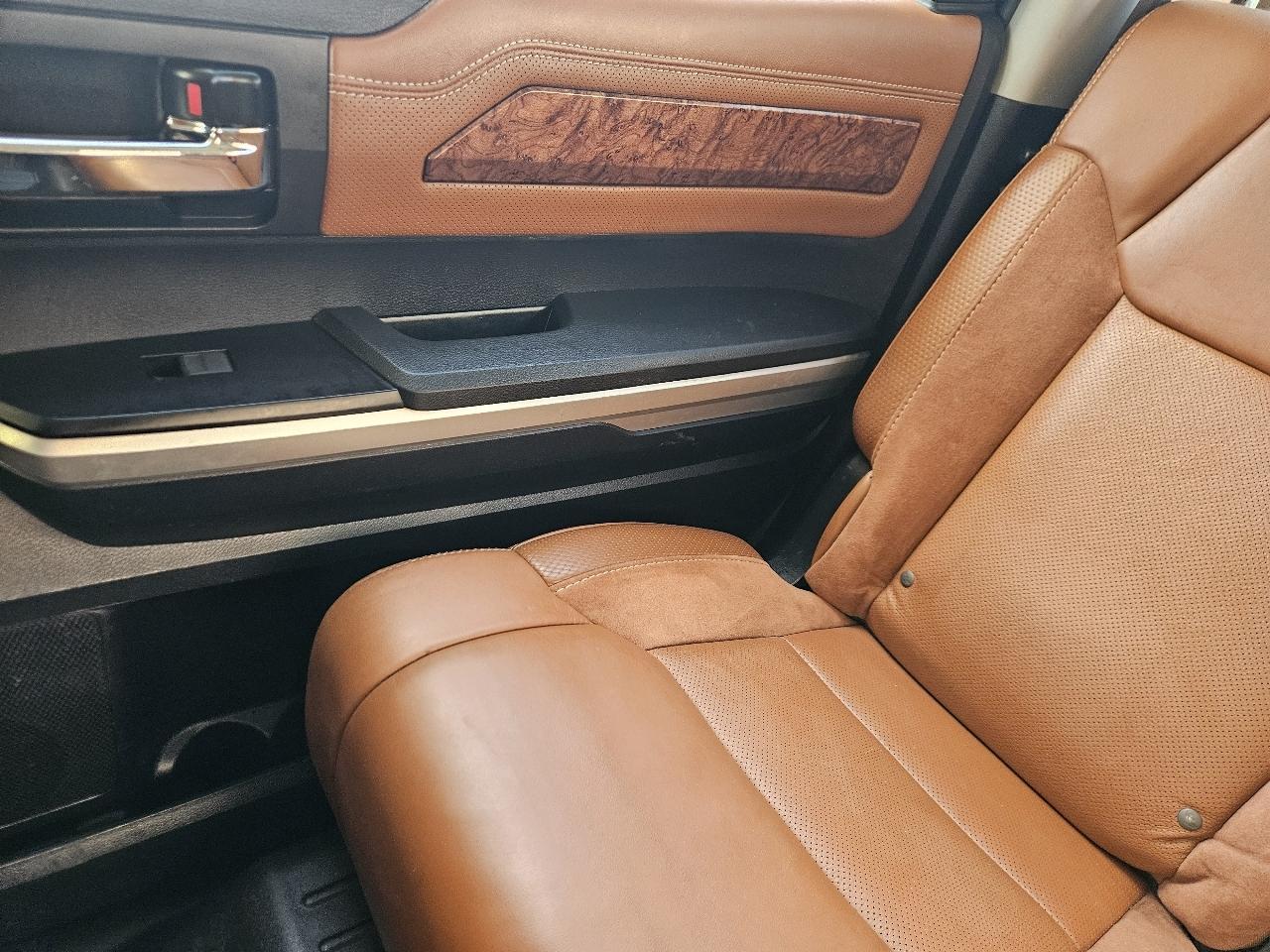 Toyota Tundra 4WD Truck CrewMax 5.7L FFV V8 6-Spd AT Platinum (Natl) 2015