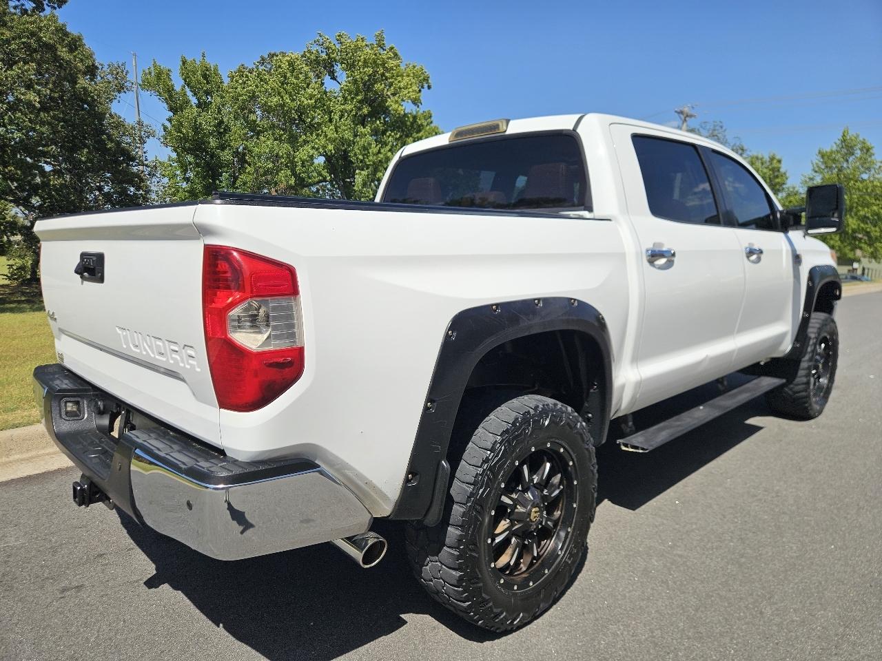 Toyota Tundra 4WD Truck CrewMax 5.7L FFV V8 6-Spd AT Platinum (Natl) 2015