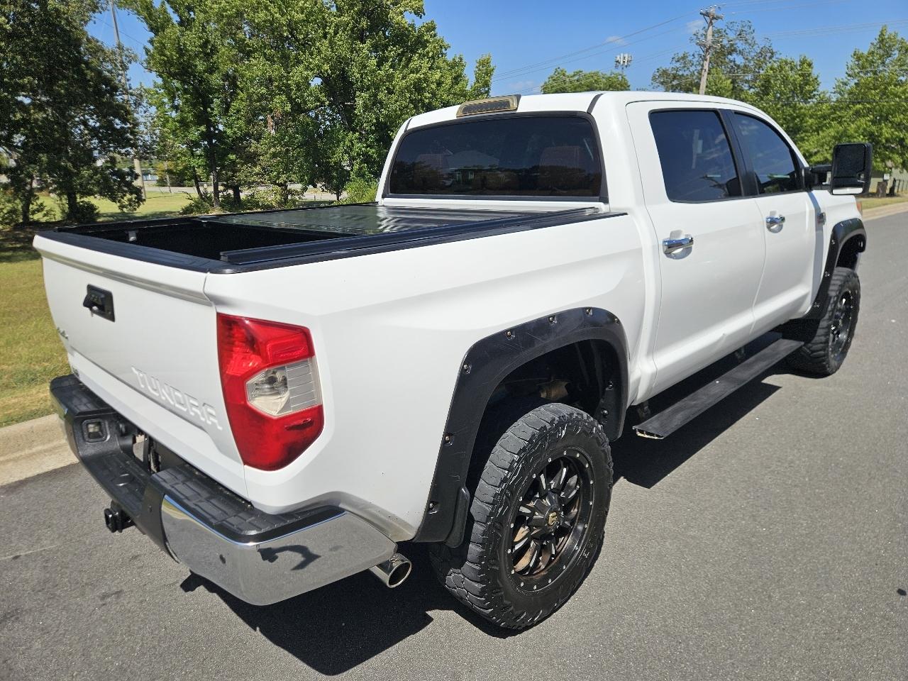 Toyota Tundra 4WD Truck CrewMax 5.7L FFV V8 6-Spd AT Platinum (Natl) 2015