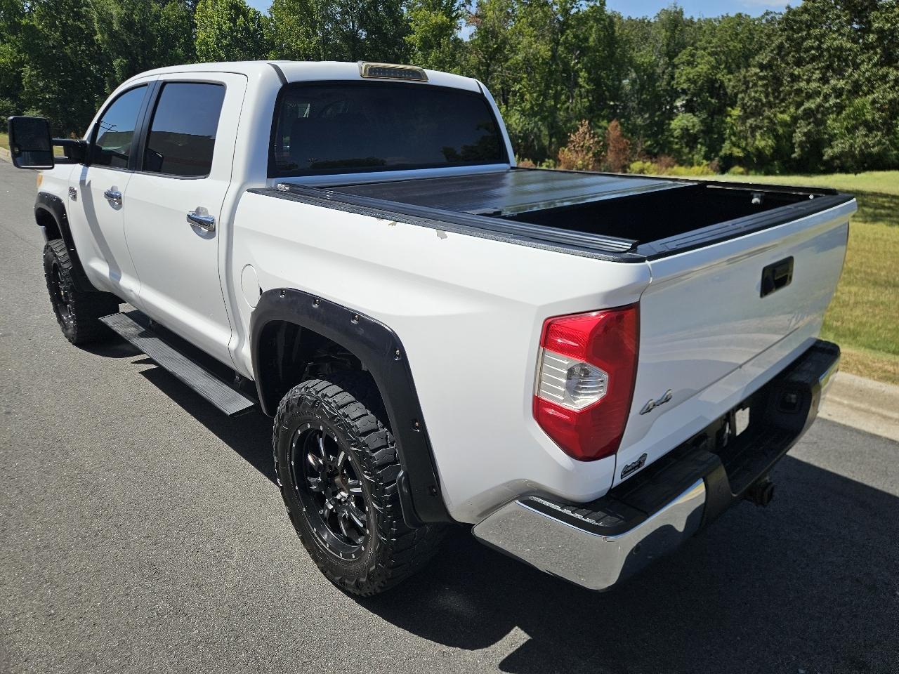 Toyota Tundra 4WD Truck CrewMax 5.7L FFV V8 6-Spd AT Platinum (Natl) 2015