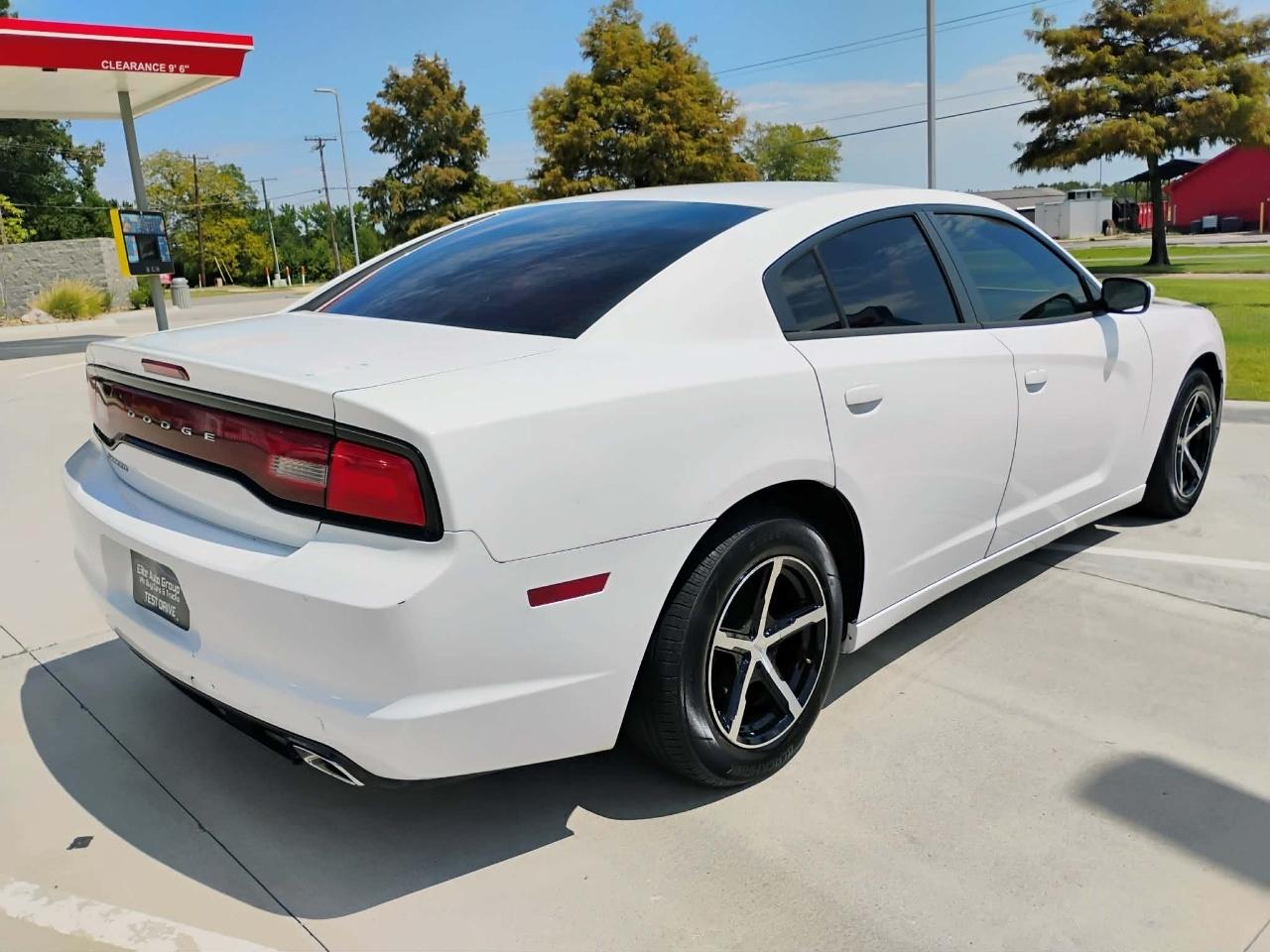 Dodge Charger 4dr Sdn SE RWD 2013