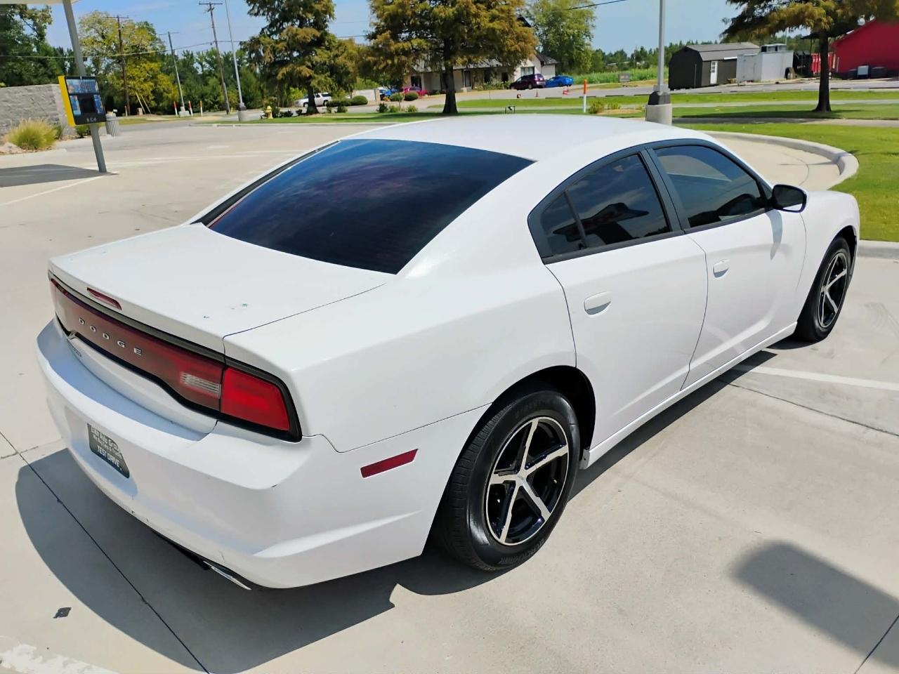 Dodge Charger 4dr Sdn SE RWD 2013
