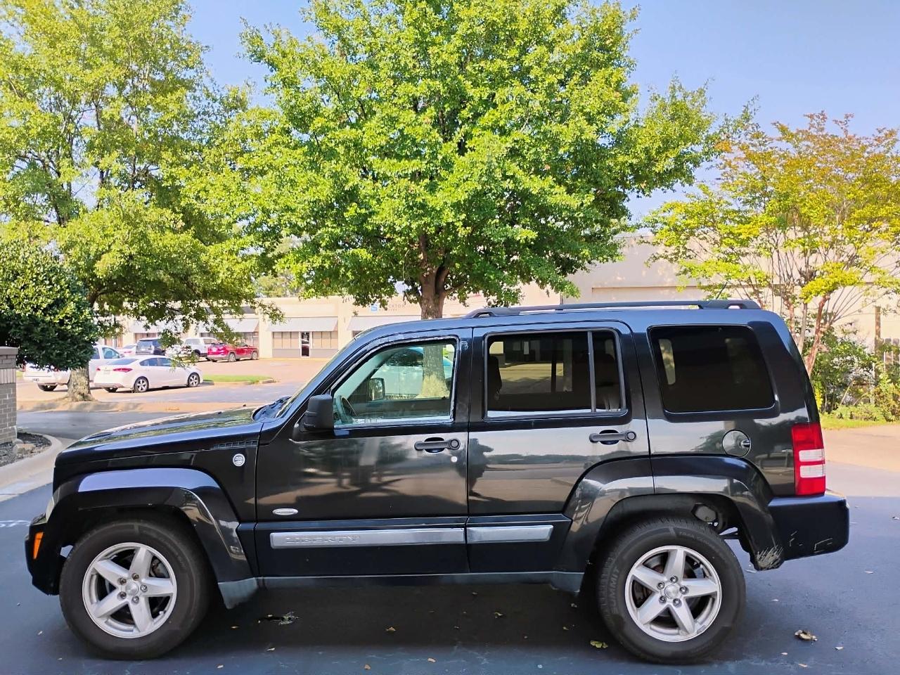 Jeep Liberty 4WD 4dr Sport Latitude 2012