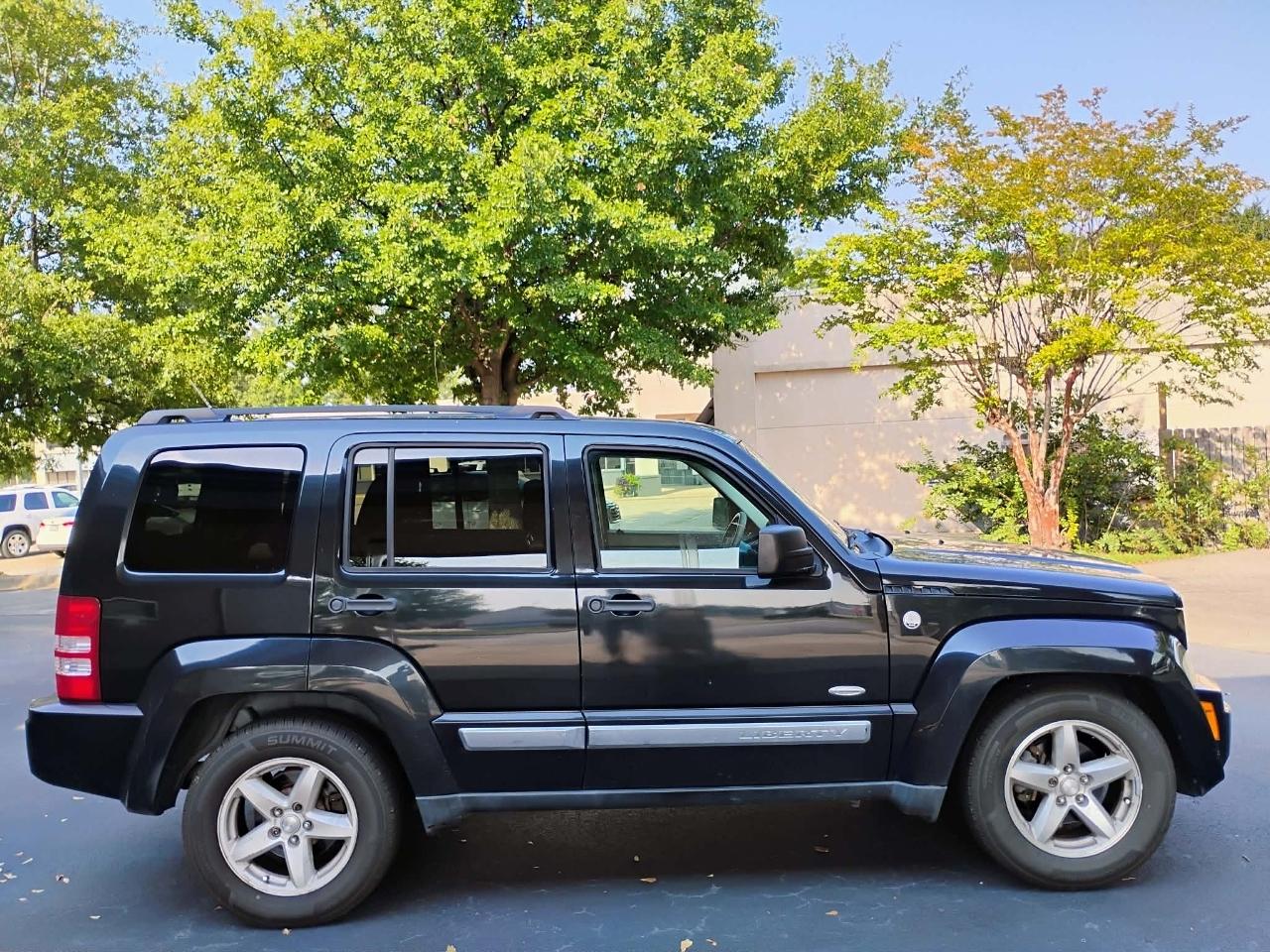 Jeep Liberty 4WD 4dr Sport Latitude 2012