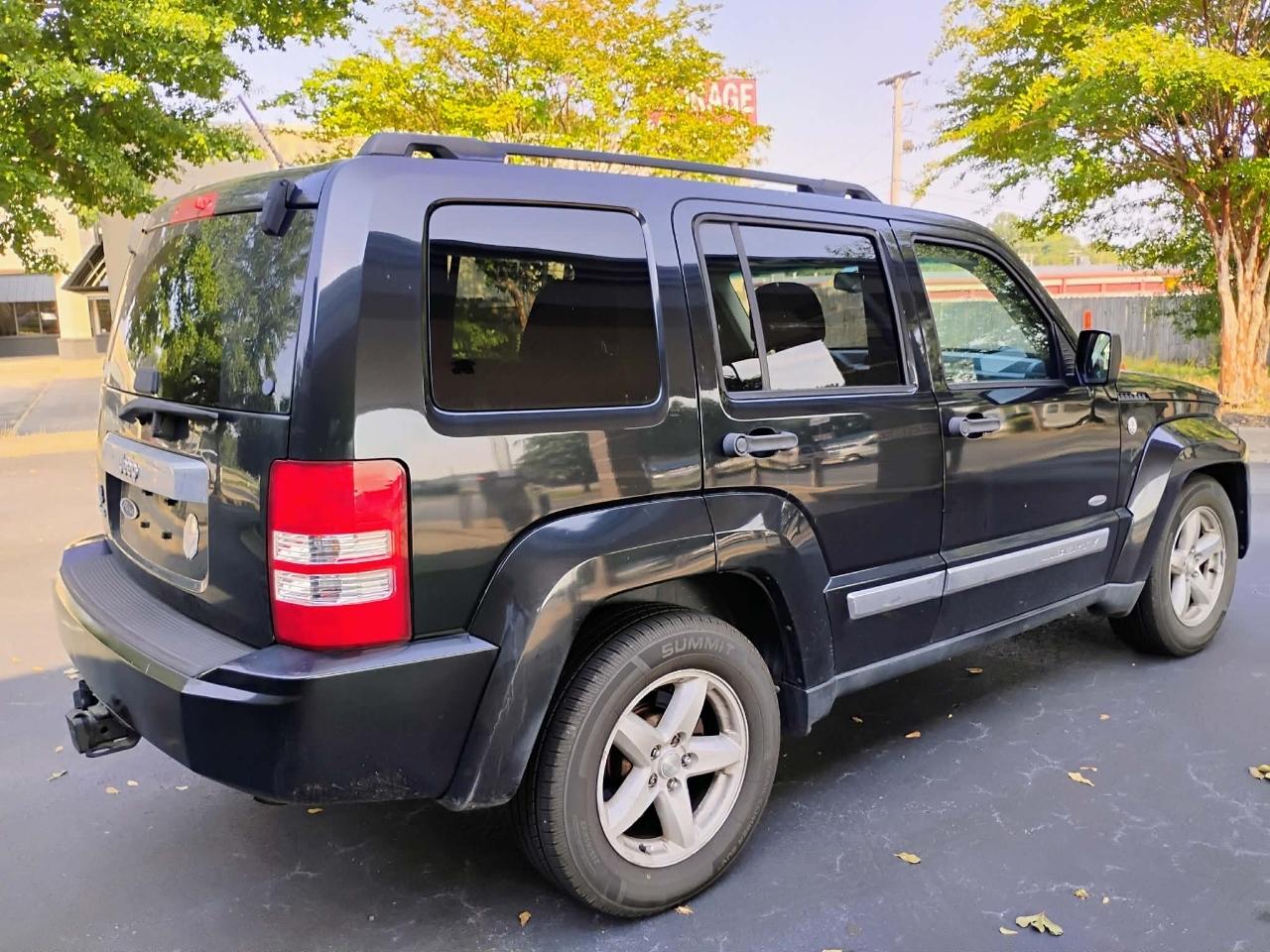 Jeep Liberty 4WD 4dr Sport Latitude 2012