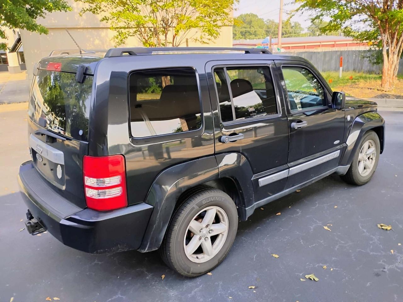 Jeep Liberty 4WD 4dr Sport Latitude 2012