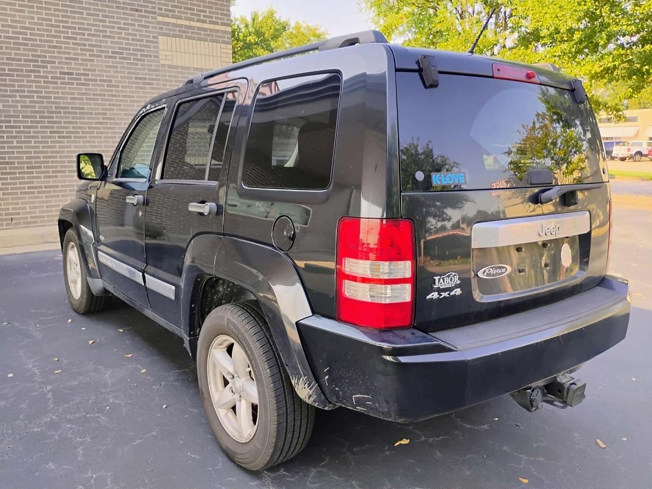 Jeep Liberty 4WD 4dr Sport Latitude 2012