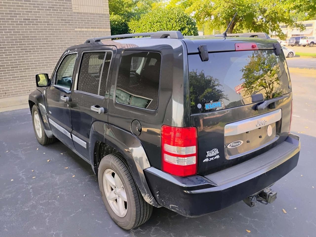 Jeep Liberty 4WD 4dr Sport Latitude 2012