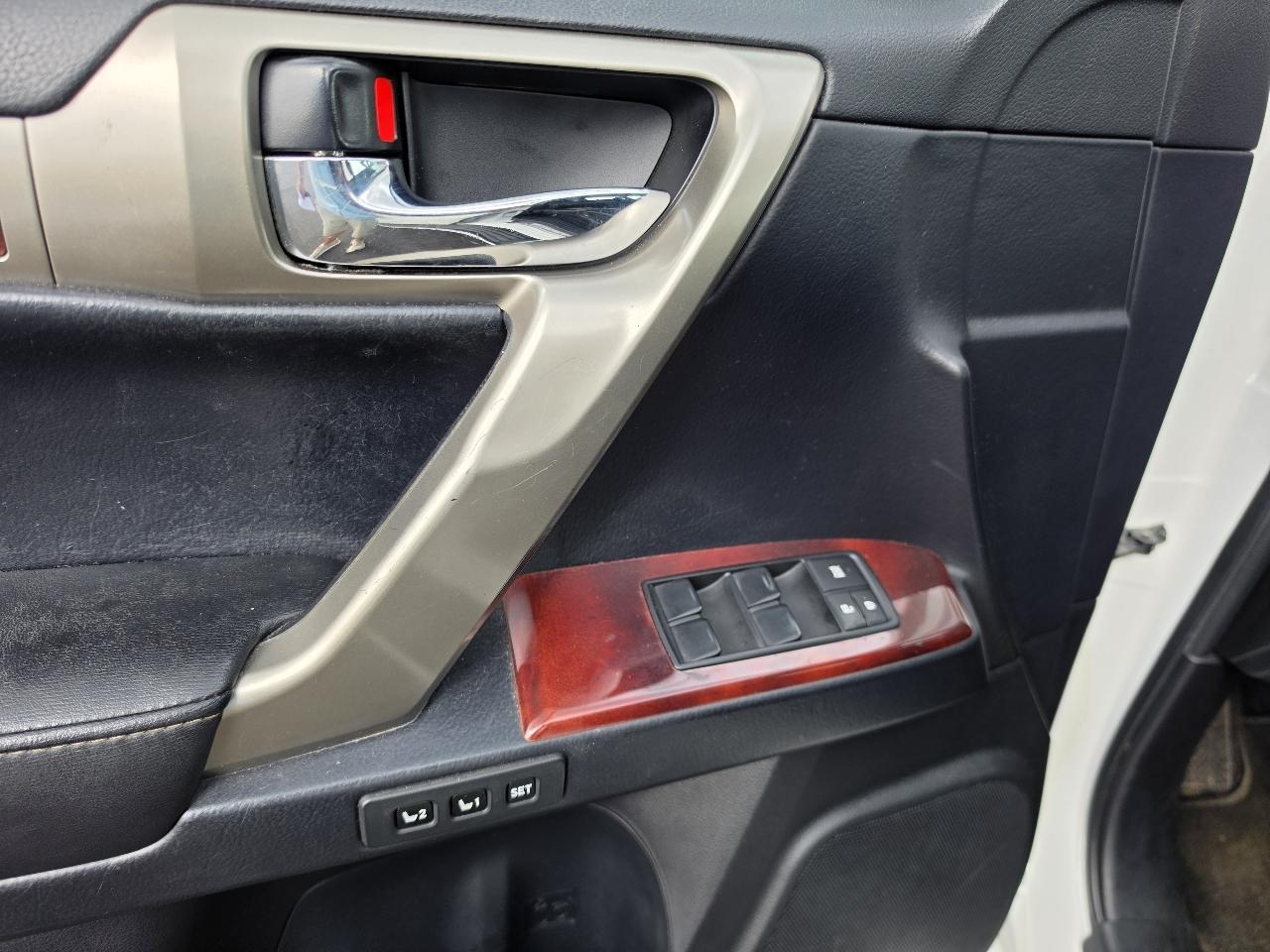 Lexus GX 460 4WD 4dr Premium 2012