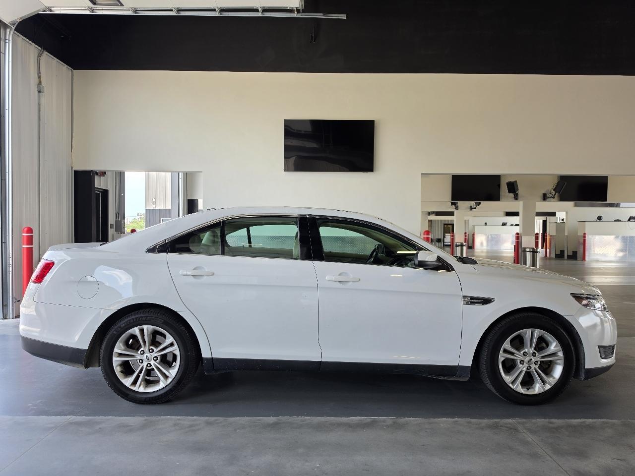 Ford Taurus SEL FWD 2018
