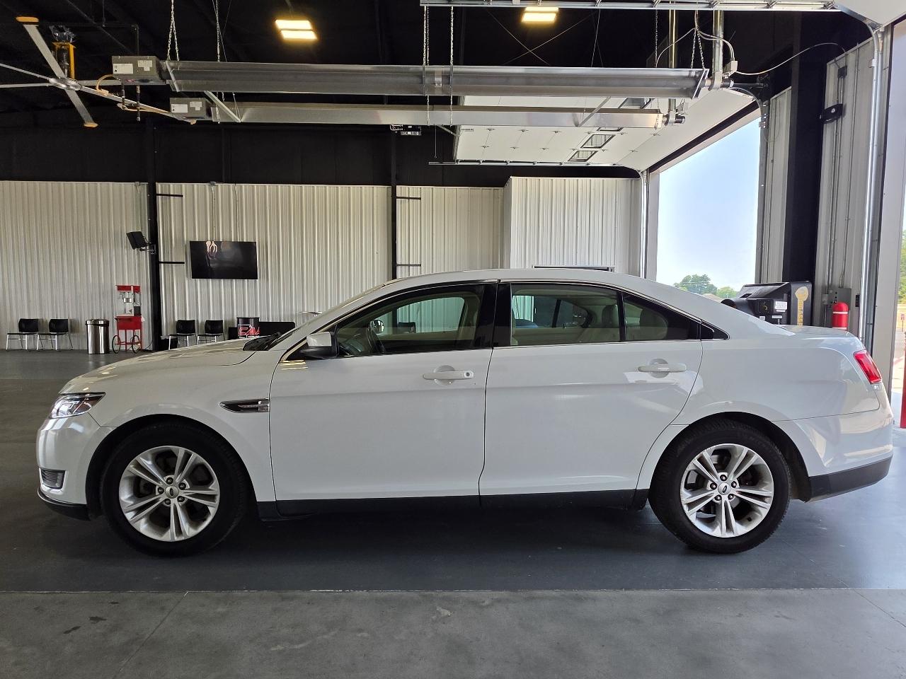 Ford Taurus SEL FWD 2018