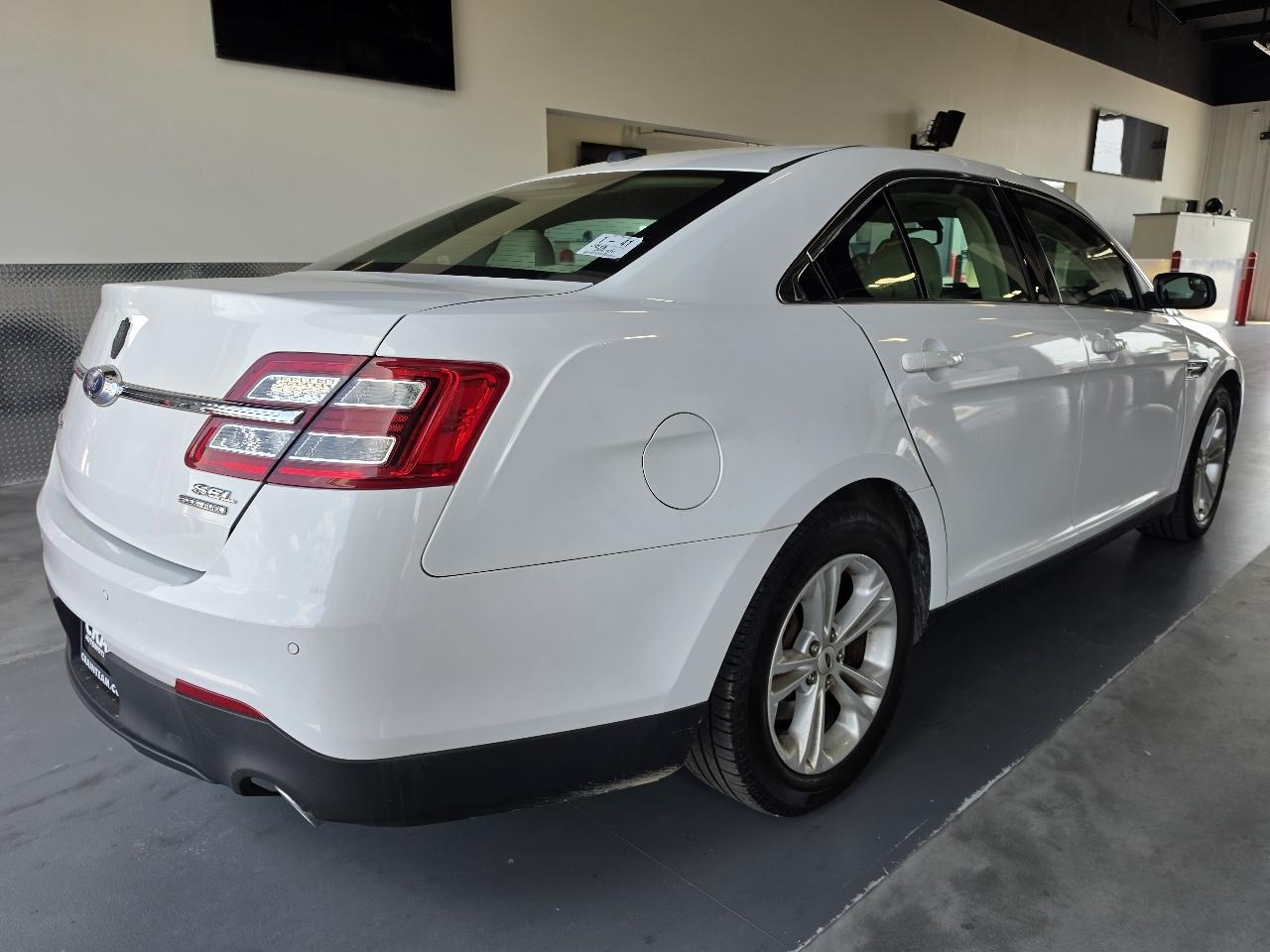 Ford Taurus SEL FWD 2018