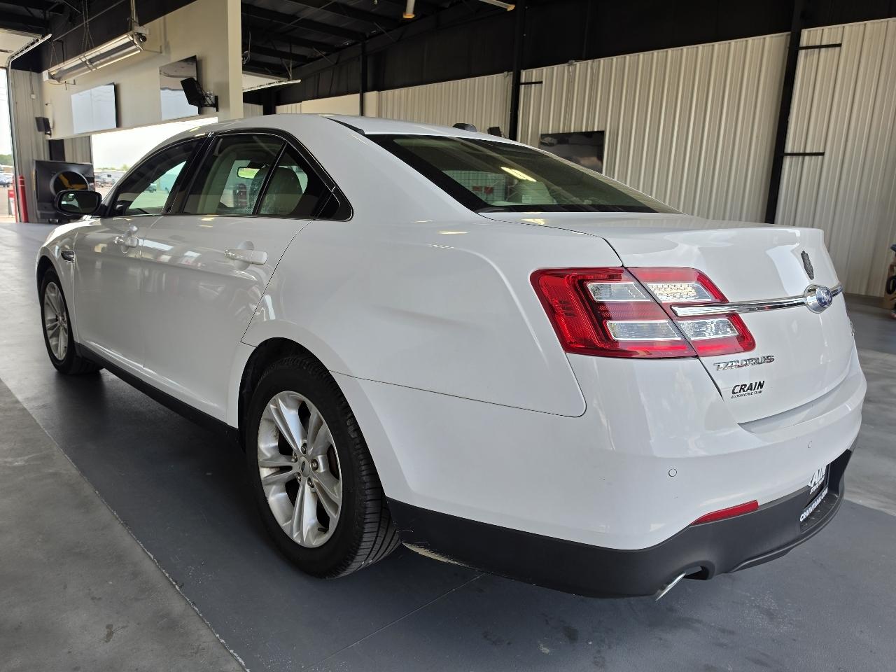 Ford Taurus SEL FWD 2018