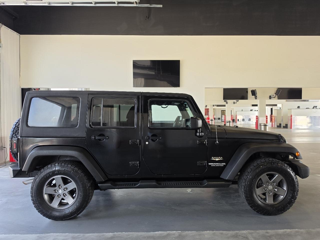 Jeep Wrangler Unlimited 4WD 4dr Sahara 2013
