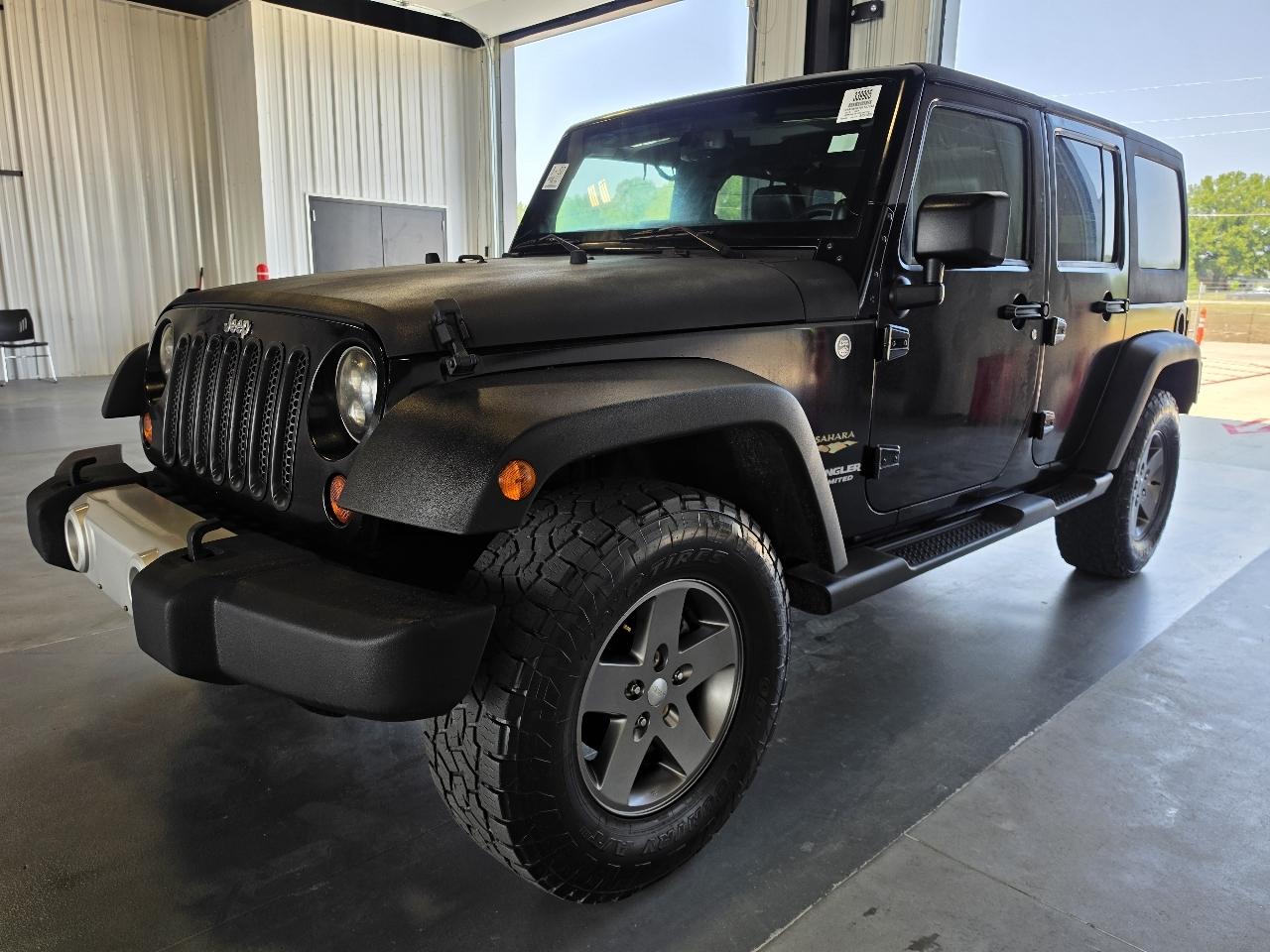 Jeep Wrangler Unlimited 4WD 4dr Sahara 2013