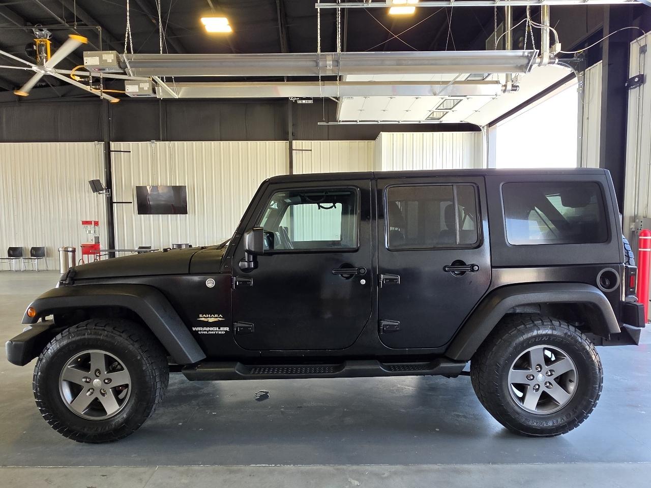 Jeep Wrangler Unlimited 4WD 4dr Sahara 2013