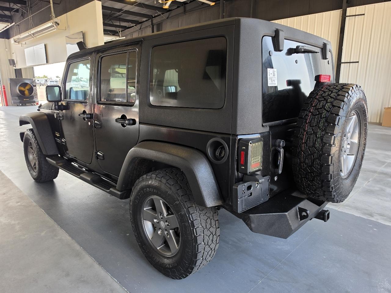 Jeep Wrangler Unlimited 4WD 4dr Sahara 2013