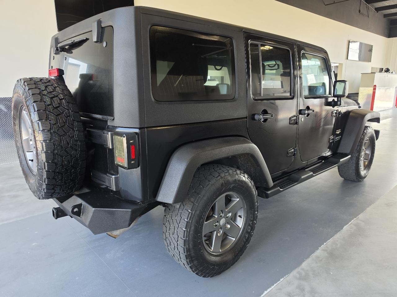 Jeep Wrangler Unlimited 4WD 4dr Sahara 2013