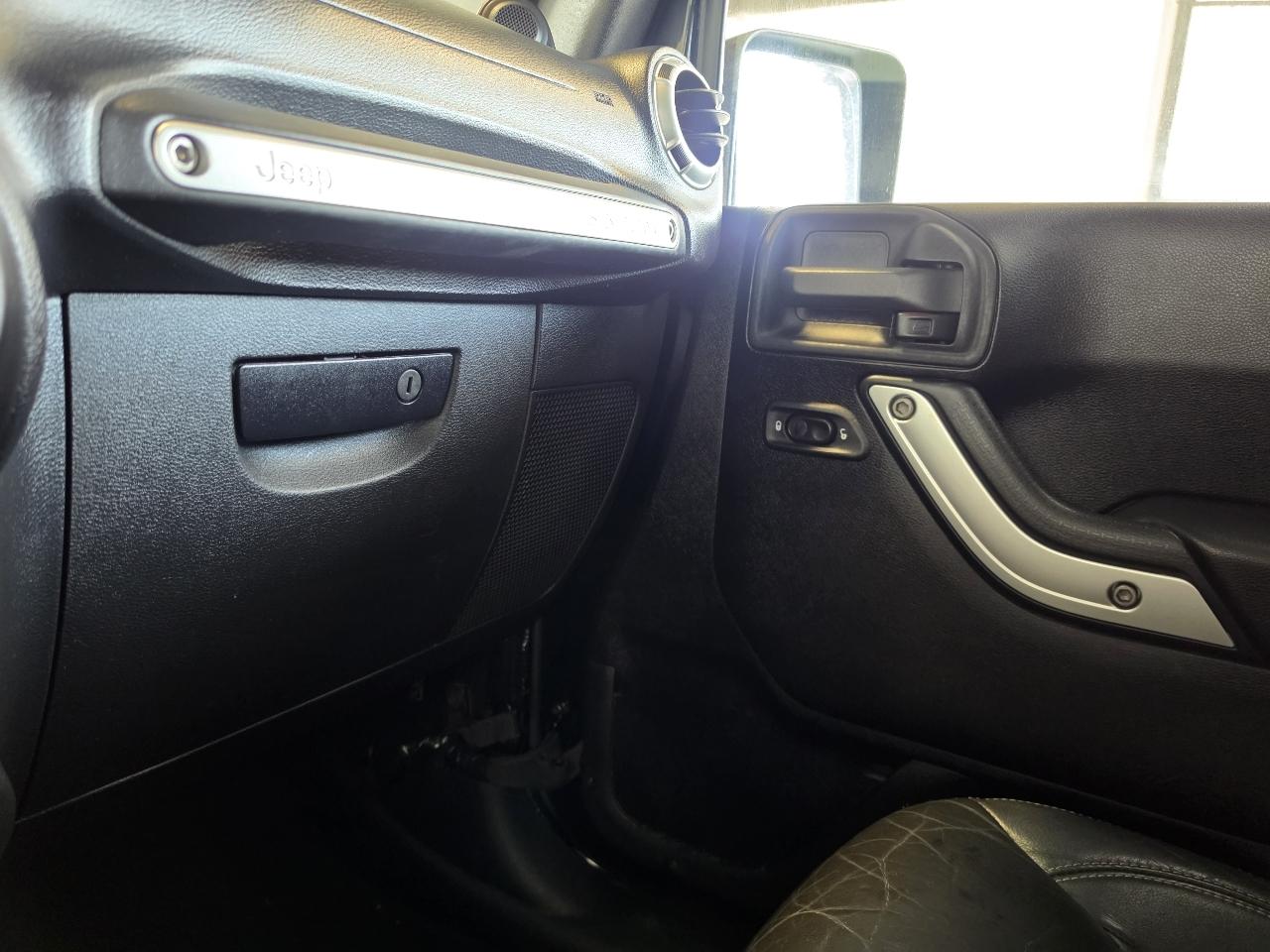 Jeep Wrangler Unlimited 4WD 4dr Sahara 2013